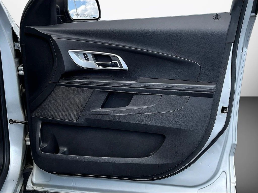 Used 2016 Silver Ice Metallic Chevrolet LS image 31