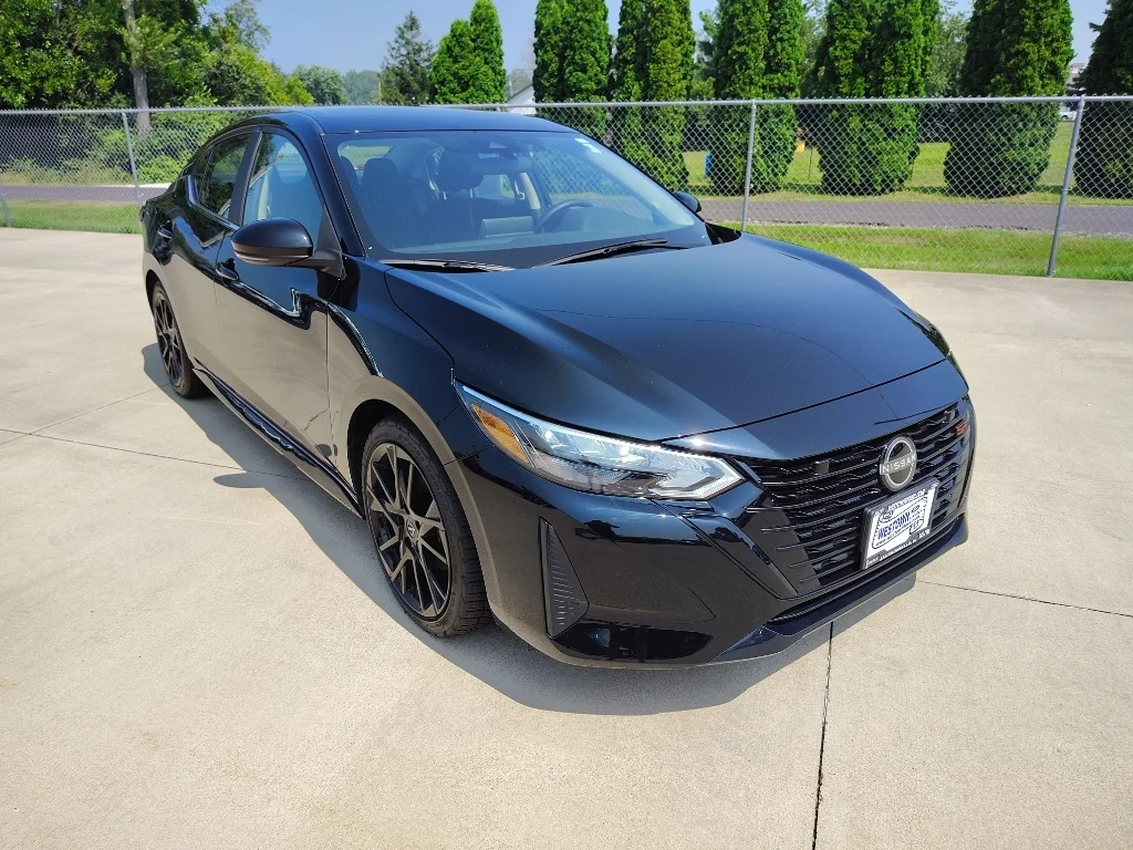 Used 2025 Super Black Nissan SR image 21