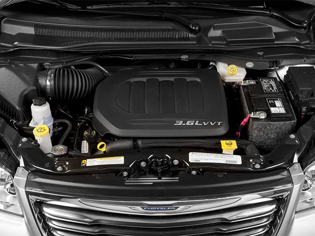 Used 2014 True Blue Pearlcoat Chrysler Touring image 14