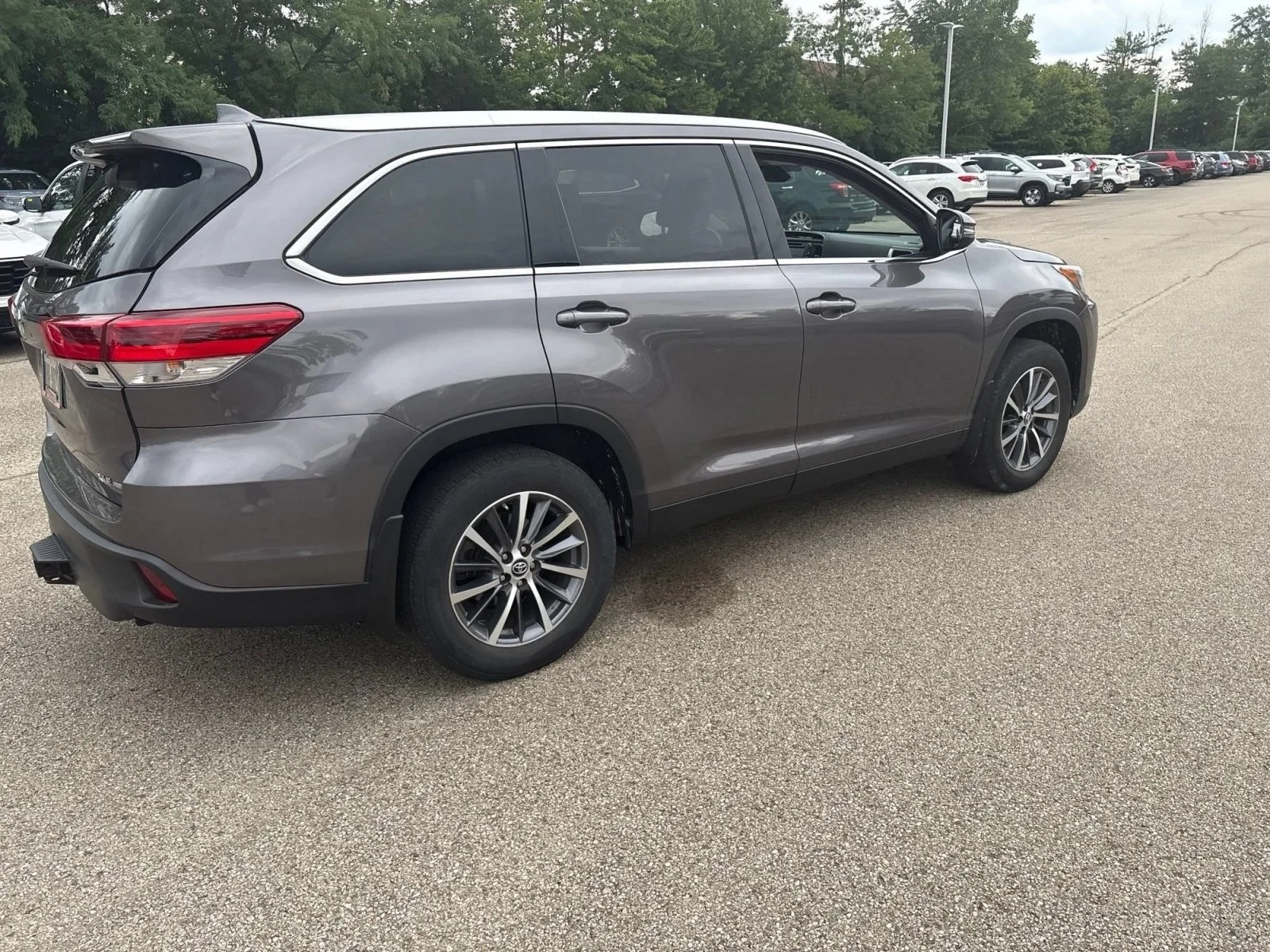 Used 2019 Predawn Gray Mica Toyota XLE image 22