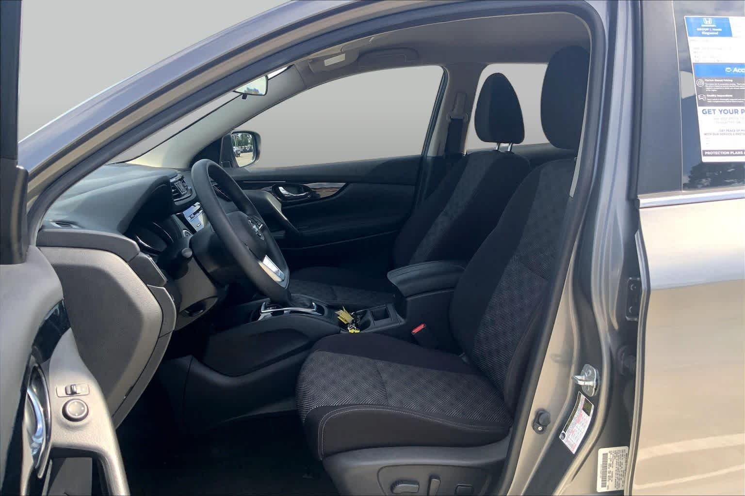 Used 2017 Gun Metallic Nissan SV image 8