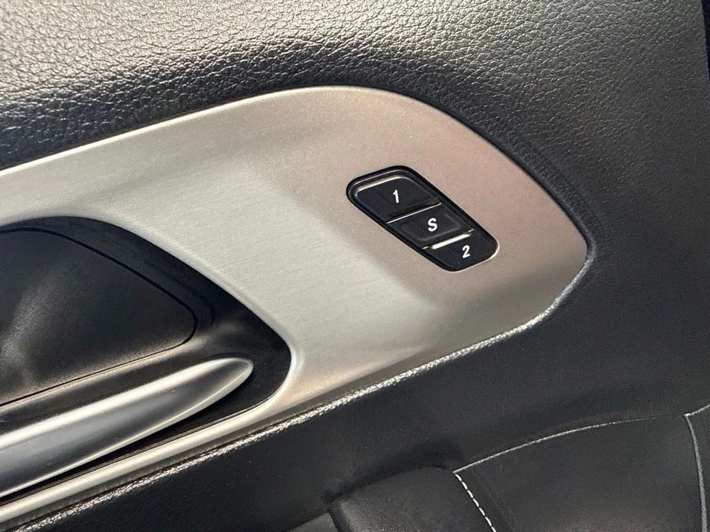 Used 2020 Black Chrysler Limited image 18