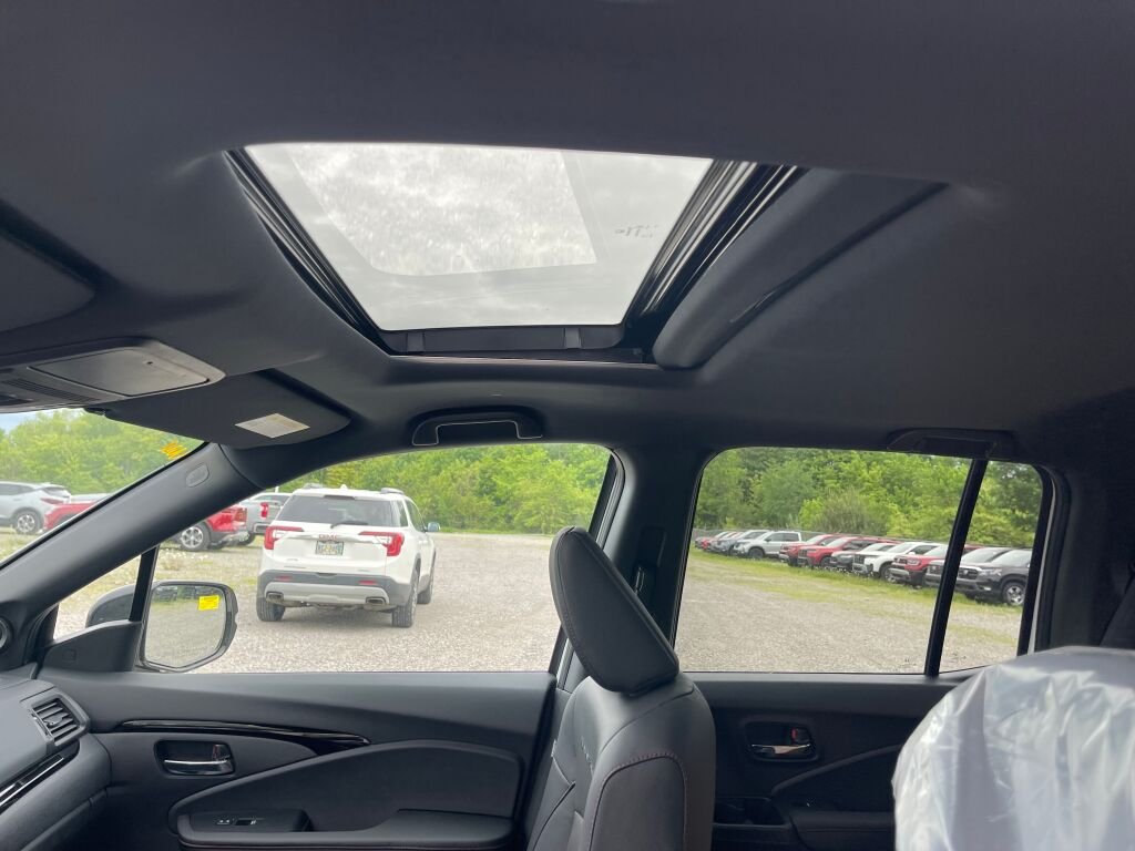 New 2026 Platinum White Pearl Honda Black Edition image 9