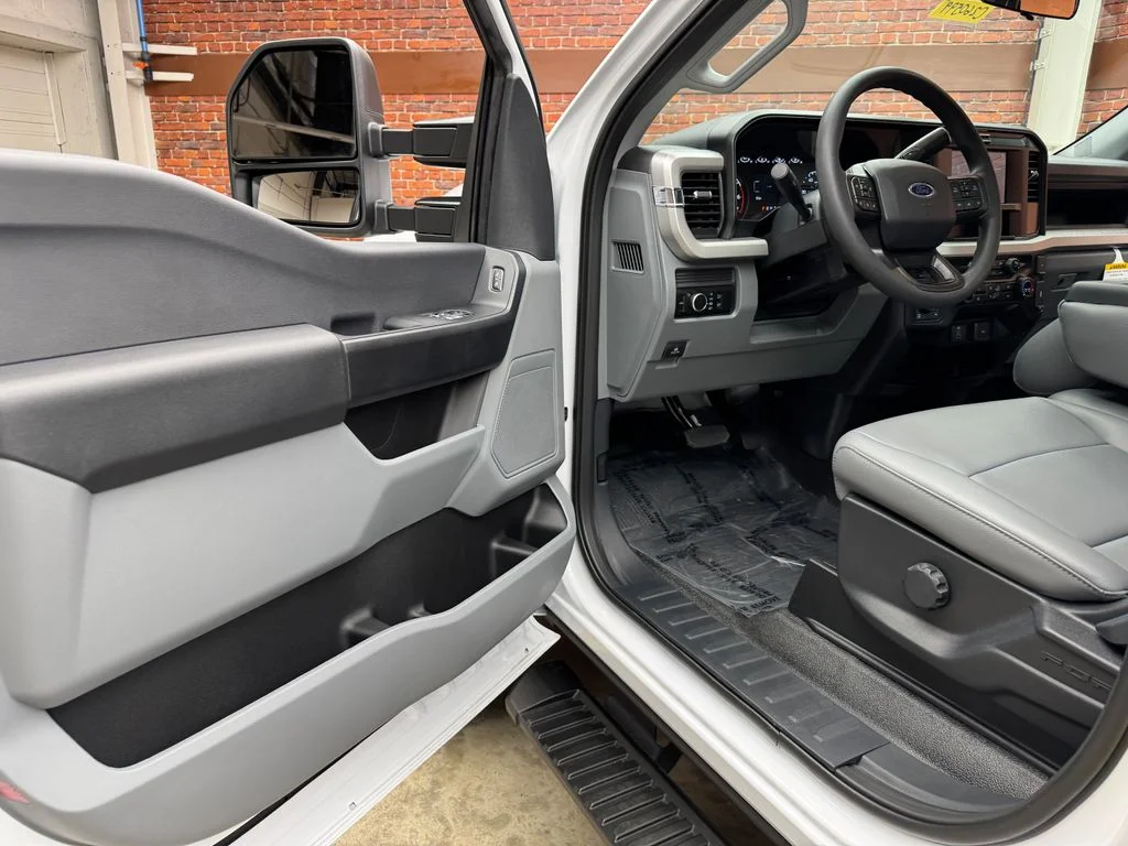 New 2026 Oxford White Ford F-350® XL image 9