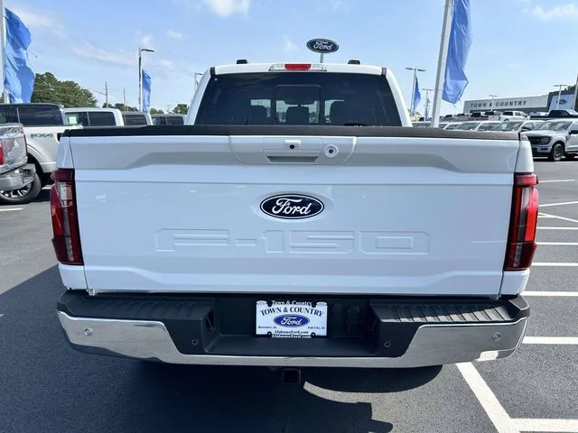New 2026 Oxford White Ford Lariat image 3