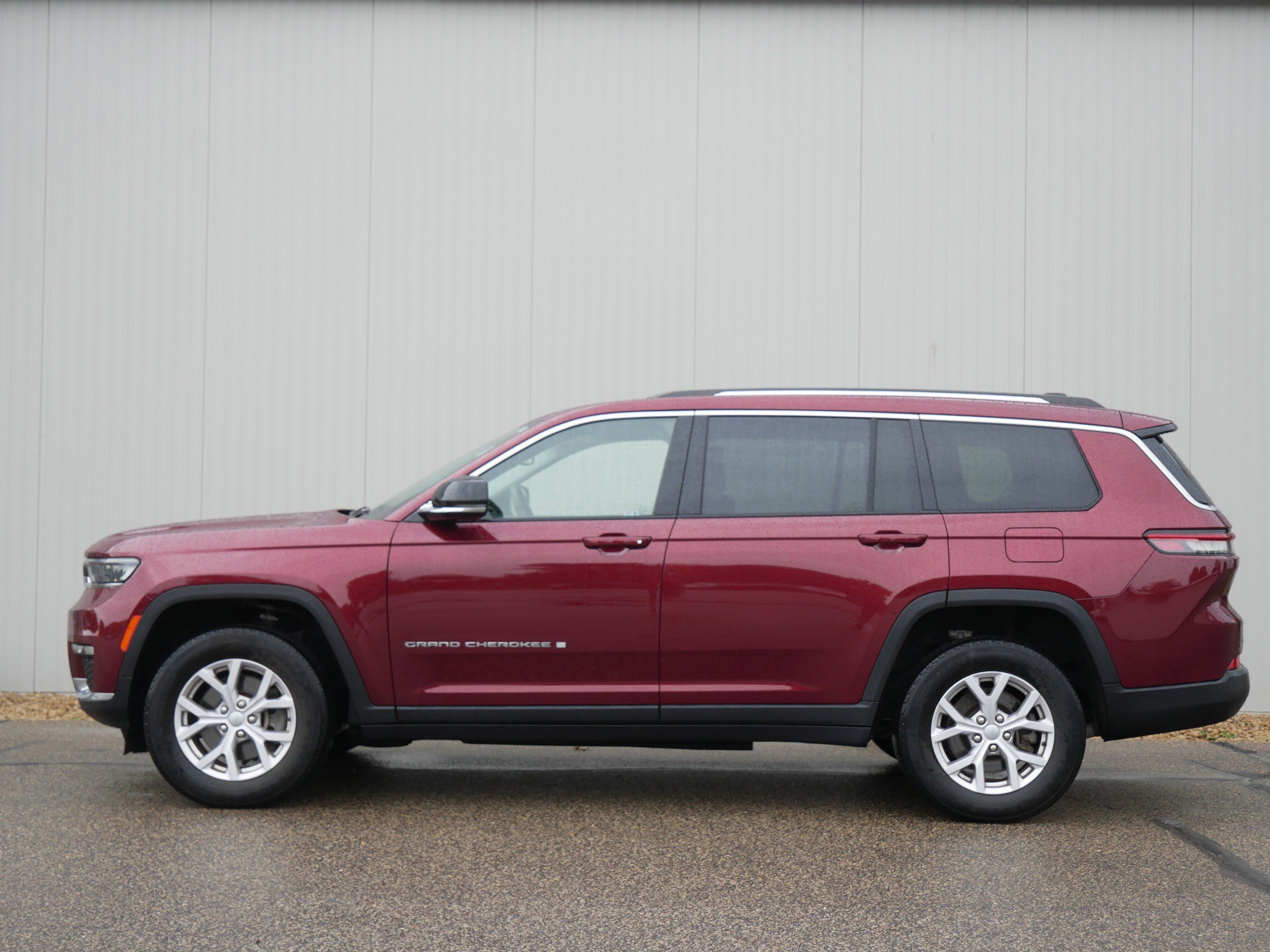 Used 2022 Jeep Grand Cherokee L Limited with VIN 1C4RJKBG4N8616562 for sale in Hastings, Minnesota