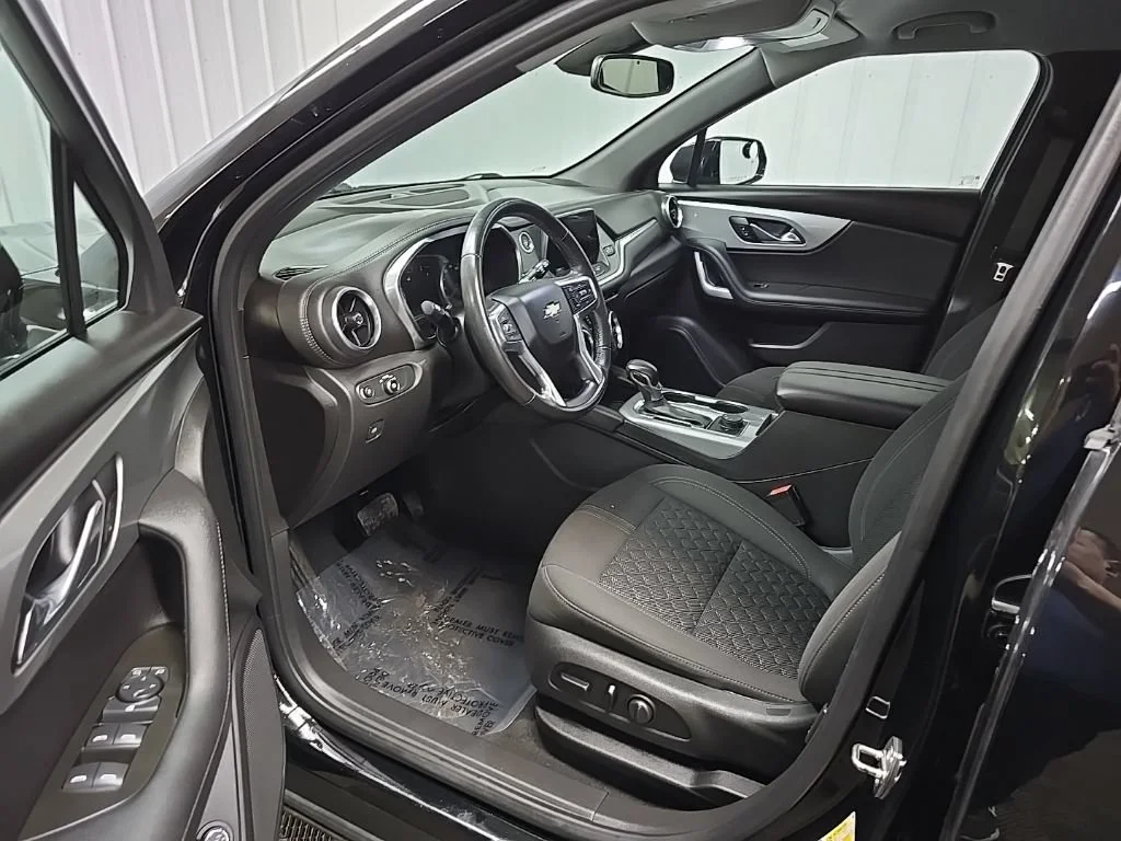 Used 2020 BLACK Chevrolet LT image 28