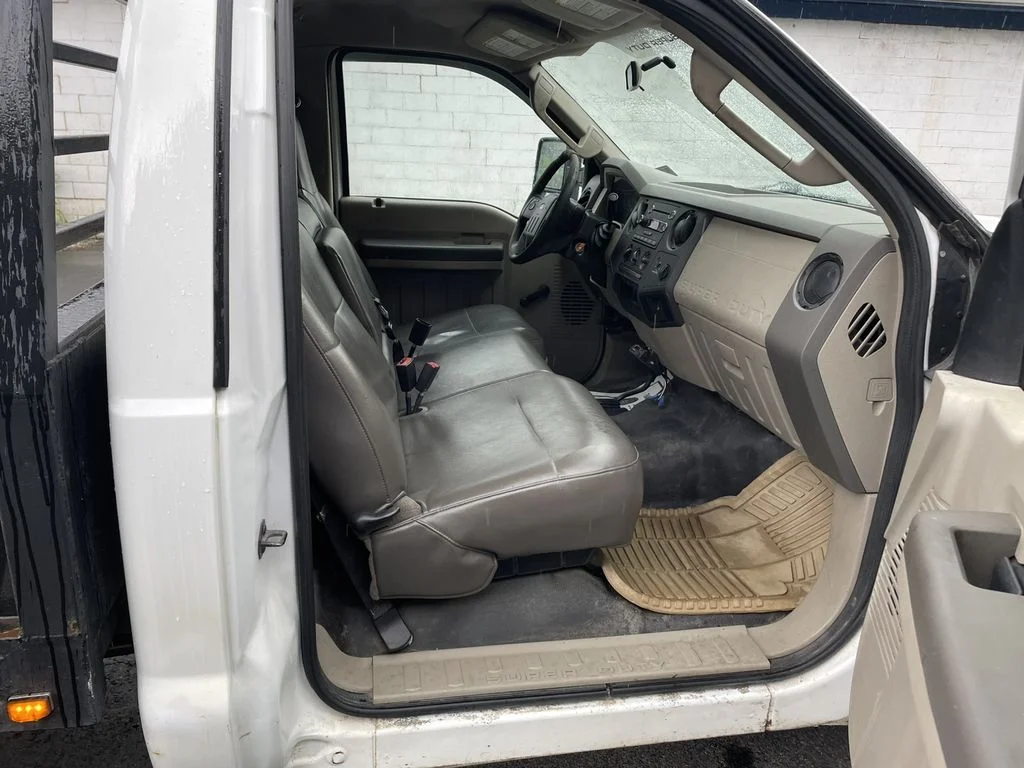 Used 2010  Ford  image 17