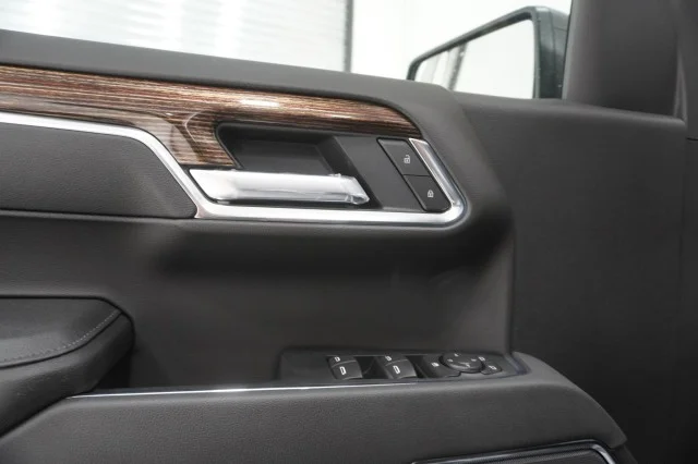 New 2026 Sterling Metallic GMC Elevation image 18