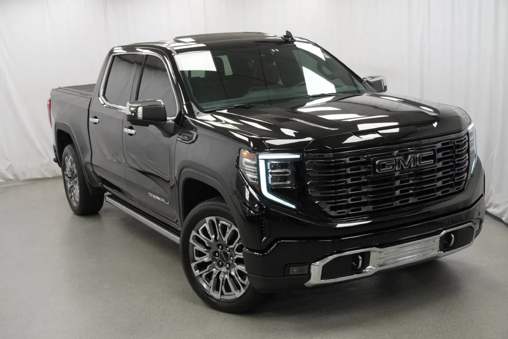 Used 2025 Onyx Black GMC Denali Ultimate image 42