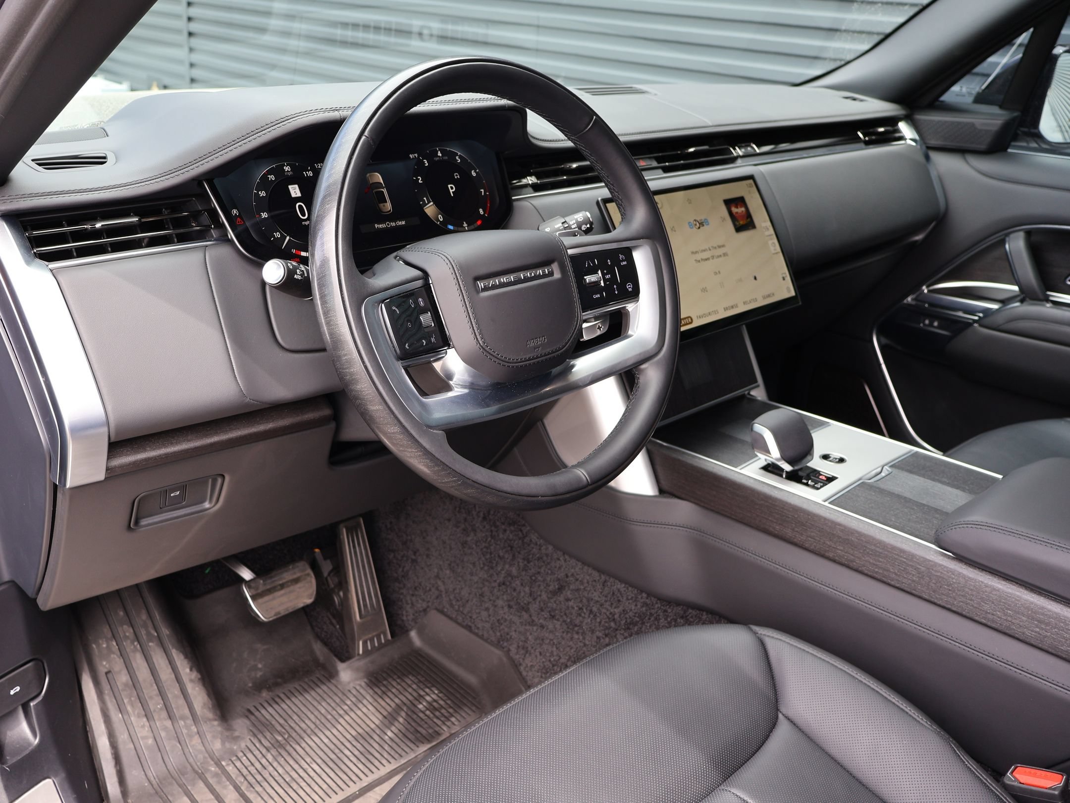 Used 2025 Eiger Gray Metallic Land Rover Autobiography image 4