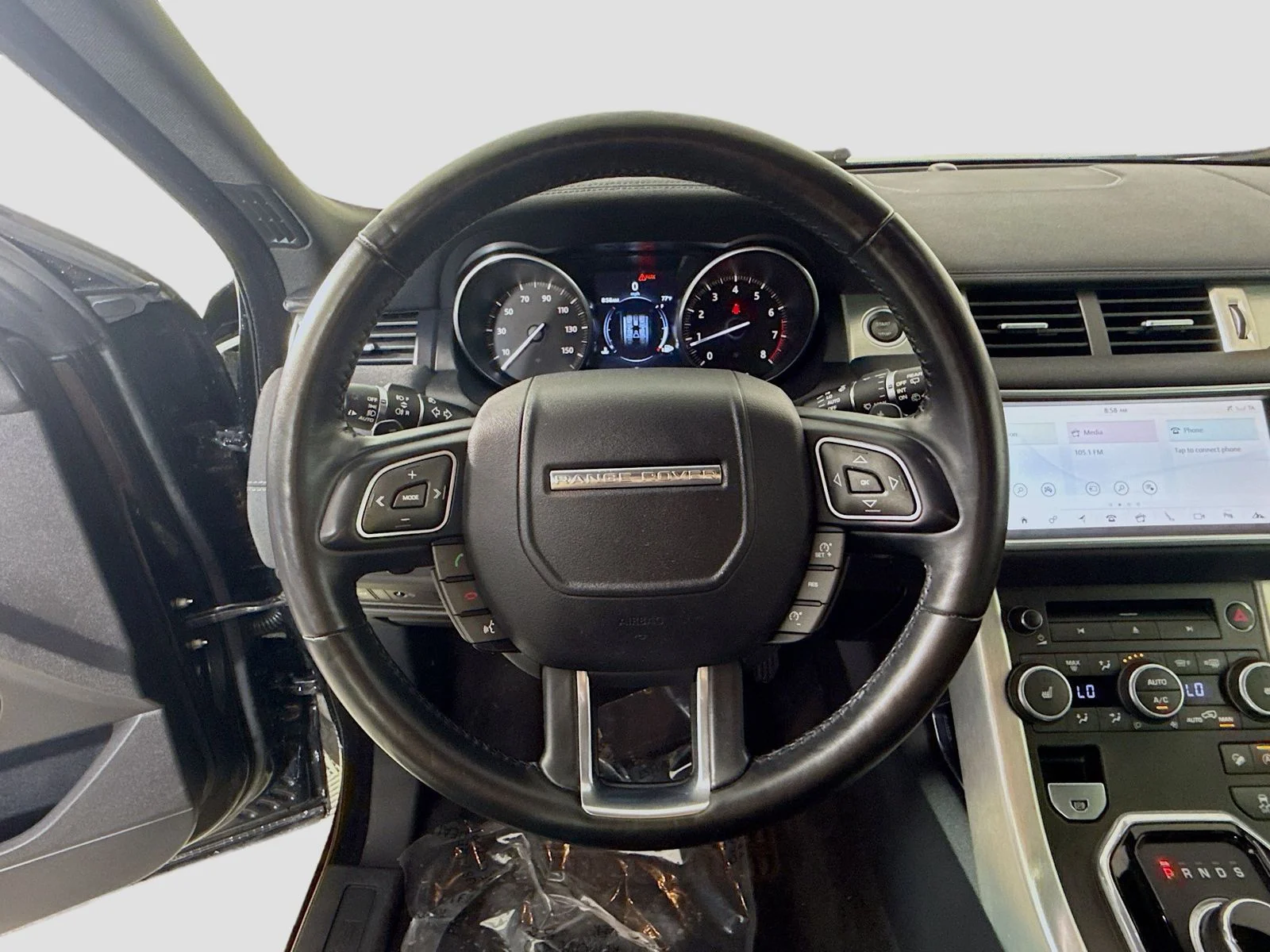 Used 2017  Land Rover SE image 9