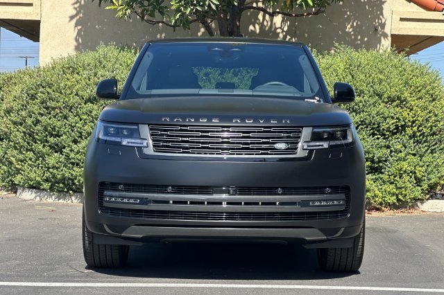 New 2026 Obsidian Black Satin Land Rover SE image 8