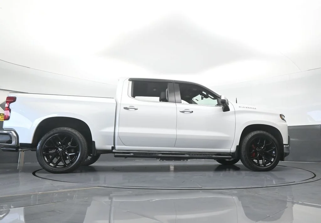 Used 2022 Iridescent Pearl Tricoat Chevrolet LTZ image 64
