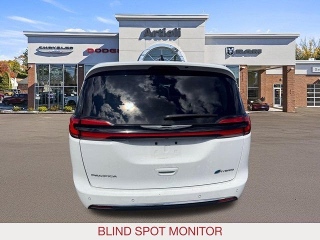 Used 2024 White Chrysler Select image 6