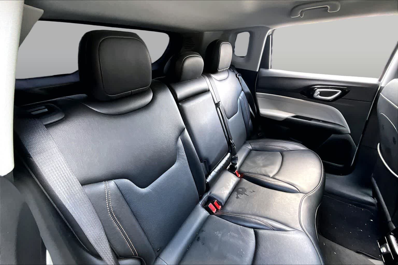 Used 2022 Bright White Clearcoat Jeep Limited image 19