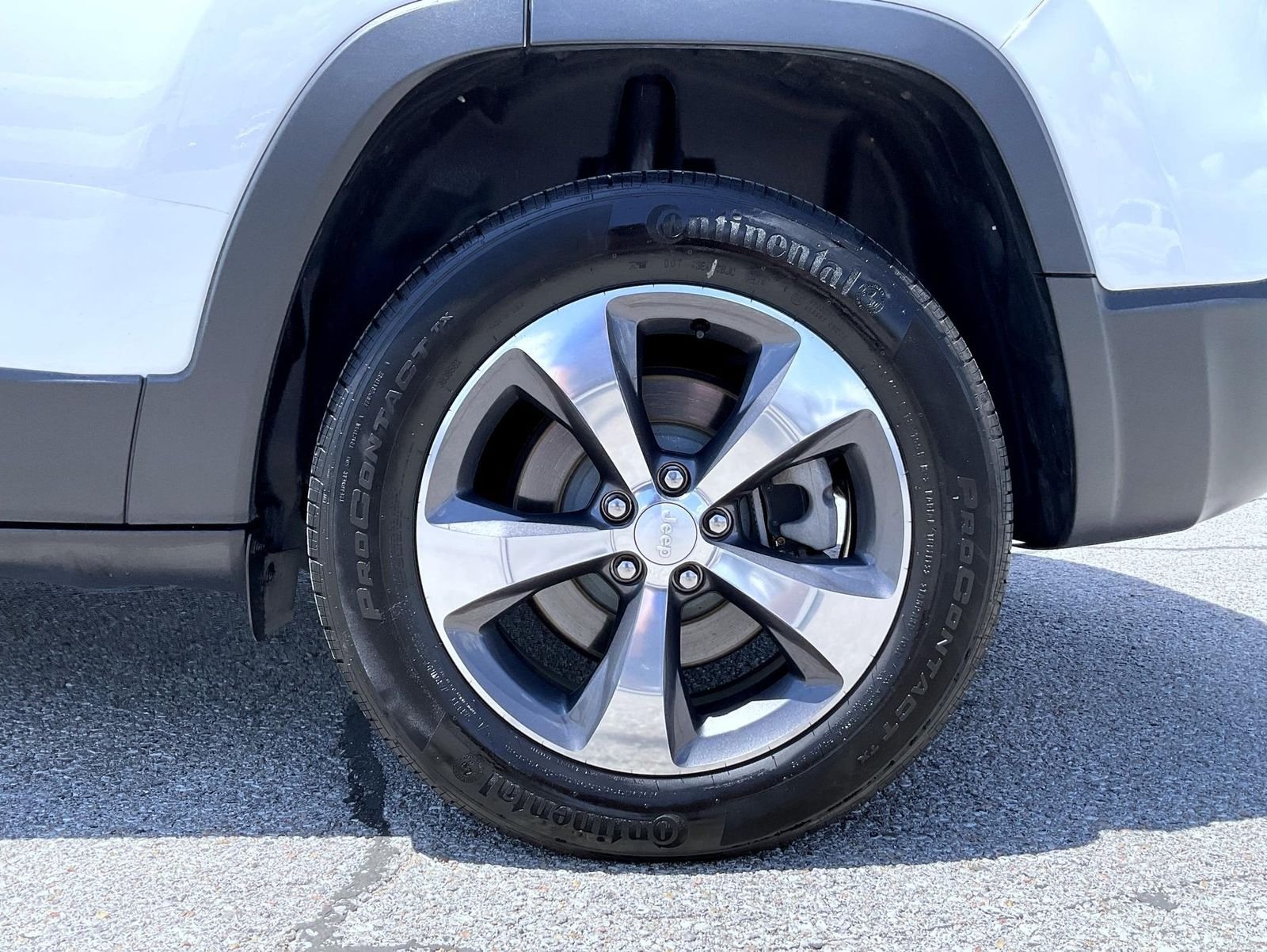 Used 2019 White Jeep Limited image 22