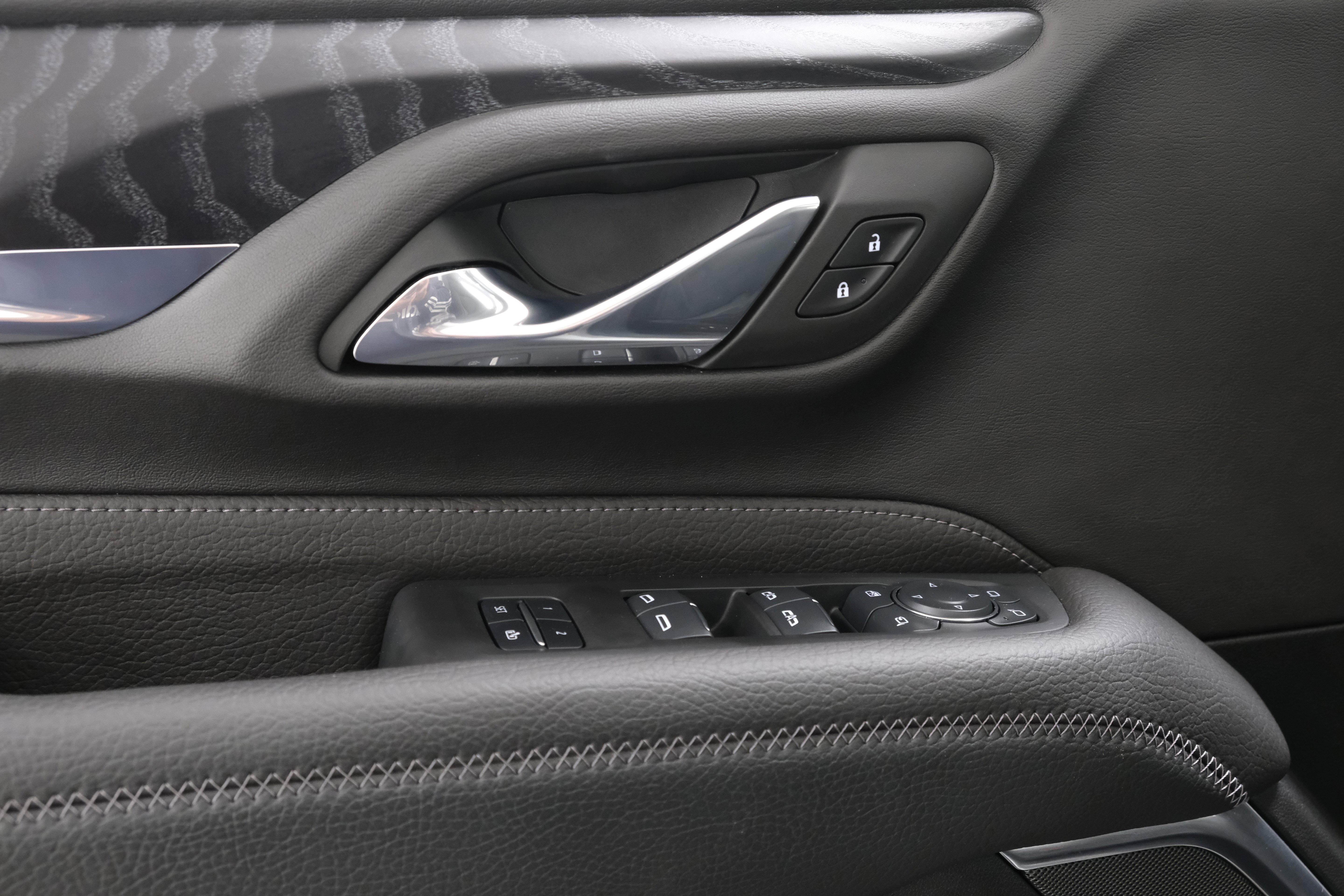 2024 GMC Yukon Denali - Photo 25