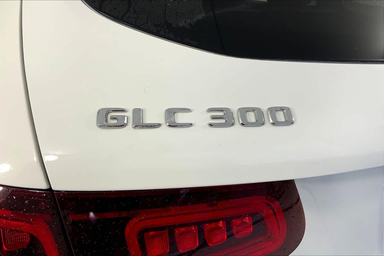 Used 2021 Polar White Mercedes-Benz GLC 300 image 30