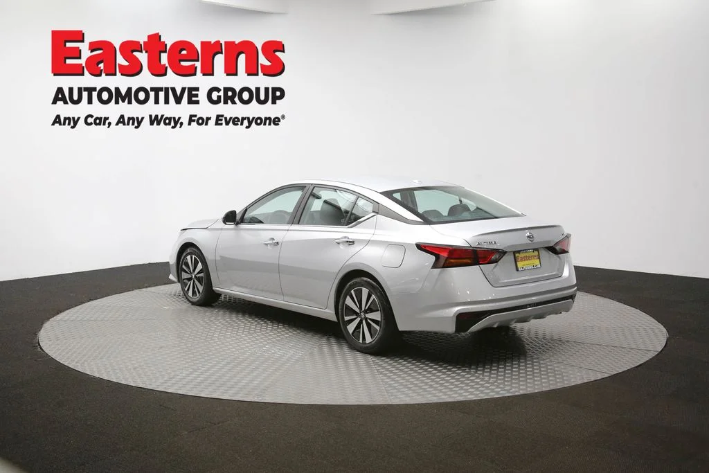 Used 2022 Silver Nissan 2.5 SV image 59