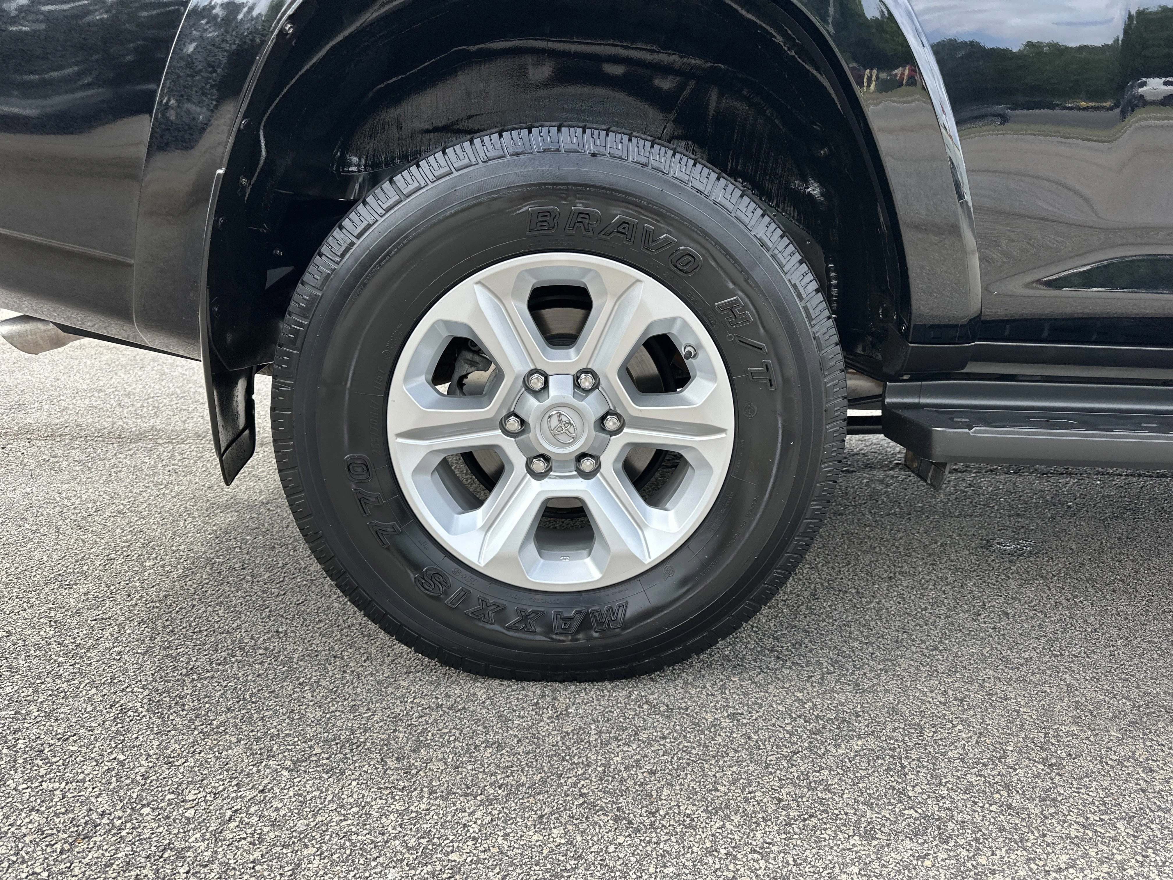 Used 2019 Midnight Black Metallic Toyota SR5 image 17