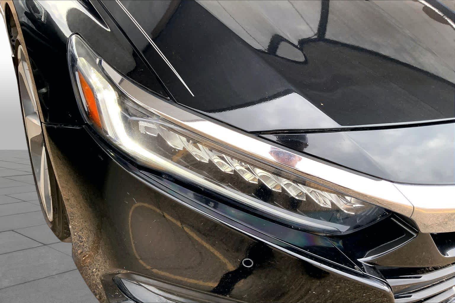 Used 2018 Crystal Black Pearl Honda Touring 2.0T image 27