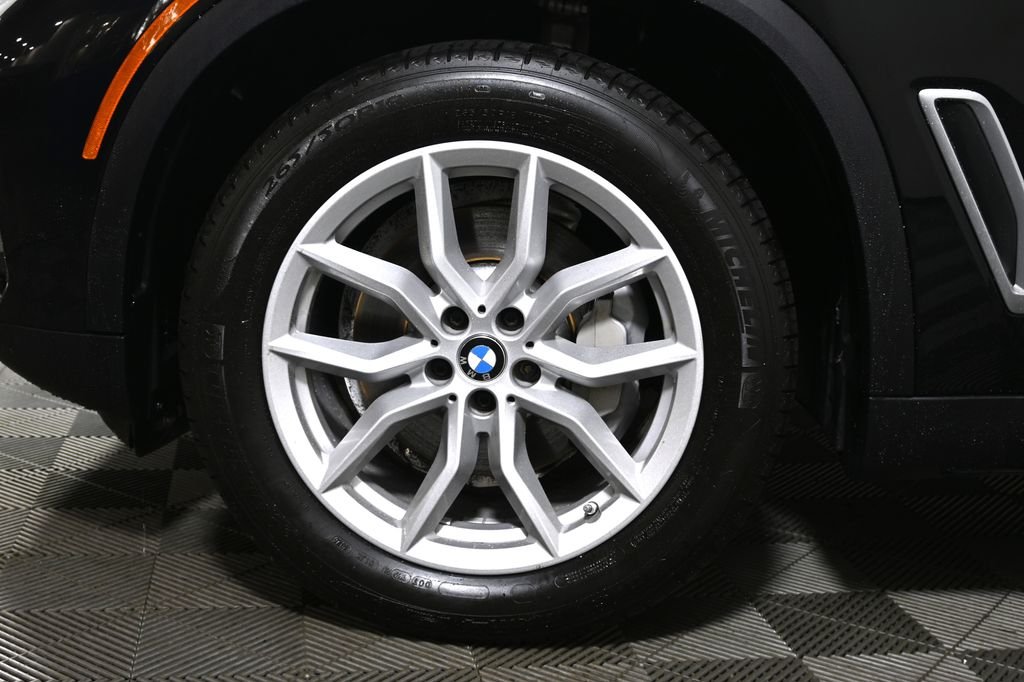 Used 2023 Black BMW xDrive40i image 12