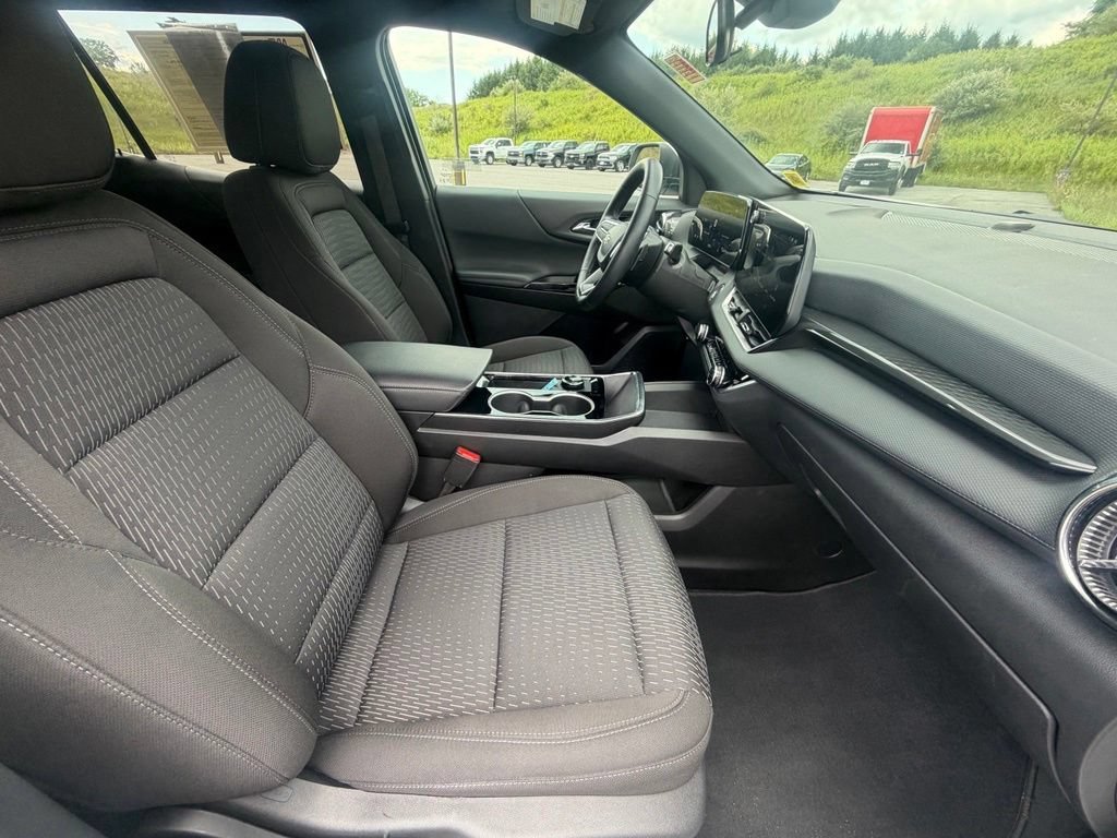 Used 2026 Summit White Chevrolet LT image 37