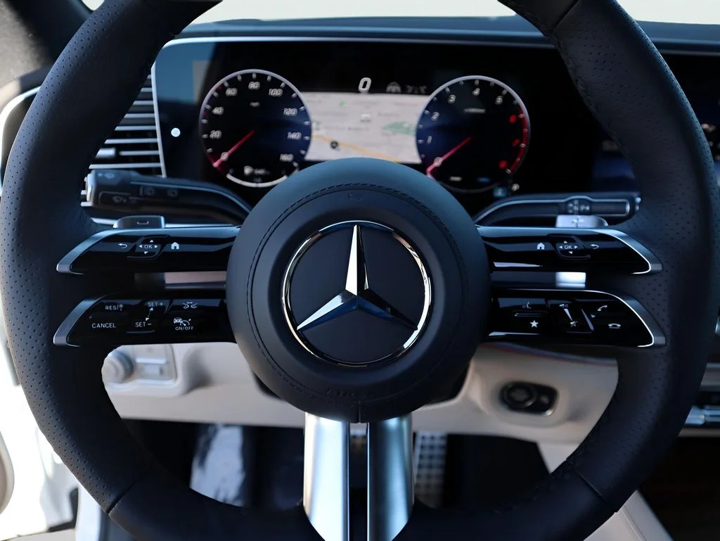 New 2026 MANUFAKTUR Moonlight White Metallic Mercedes-Benz GLS 450 image 40