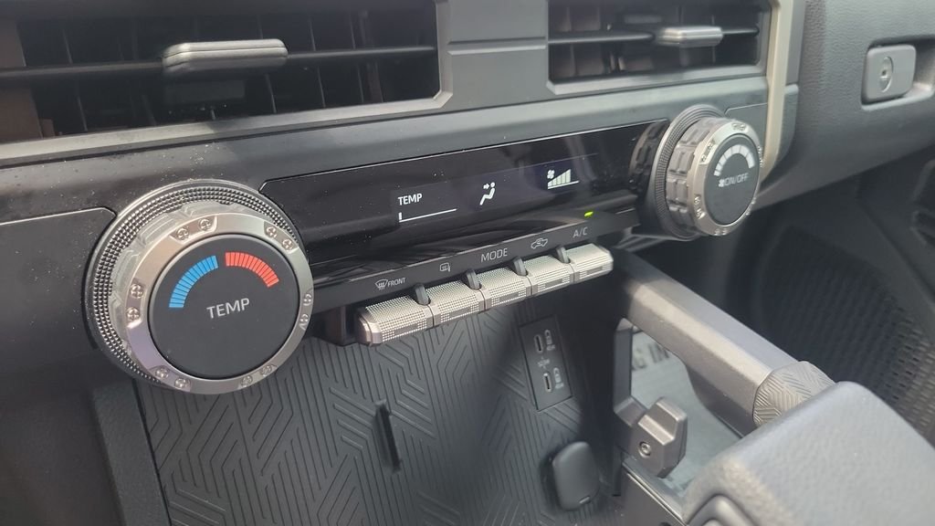 2024 Toyota Tacoma SR5 - Photo 18