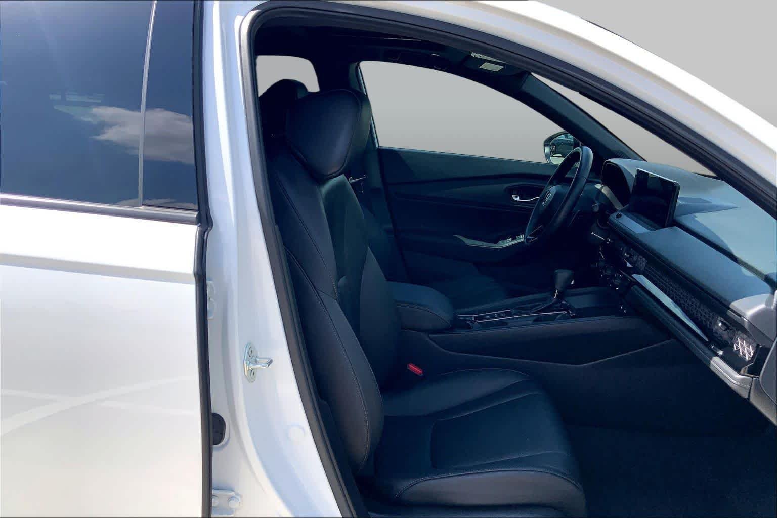 Used 2025 Platinum White Pearl Honda Sport-L image 9
