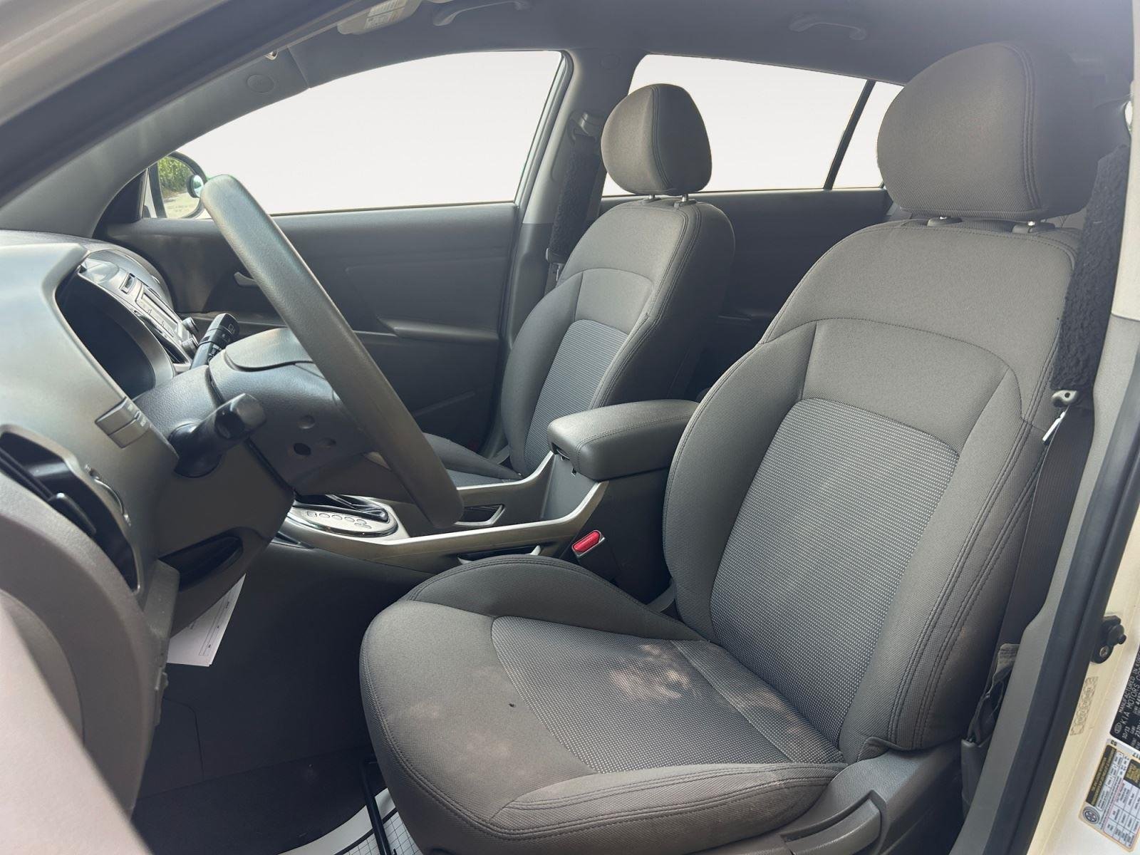 Used 2014 Clear White Kia LX image 9