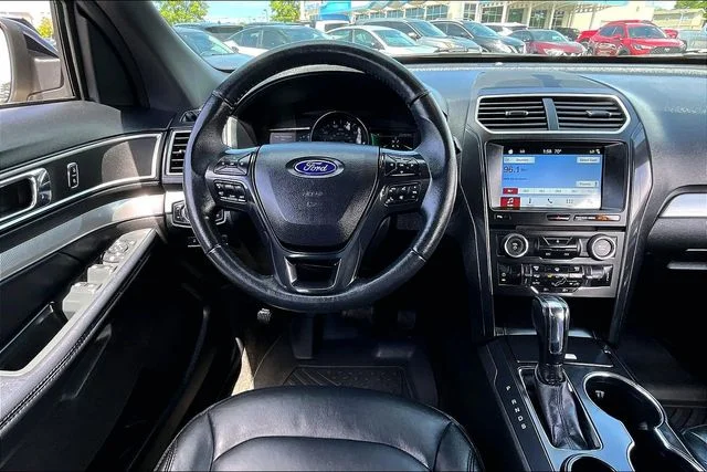 Used 2017 Gold Ford XLT image 8