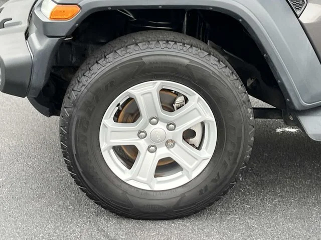 Used 2018 Gray Jeep Unlimited Sport S image 11
