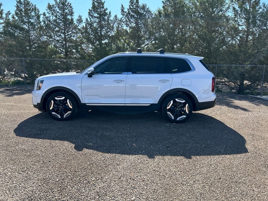 Used 2024 White Pearl Kia S image 3