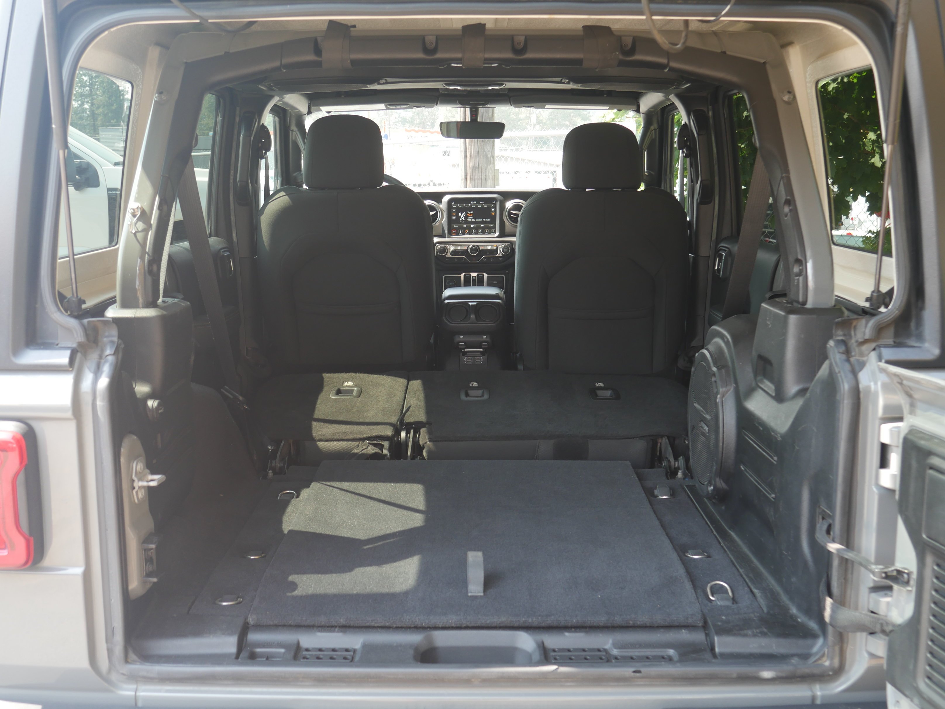 Used 2018 Sting Gray Clearcoat Jeep Sahara image 23