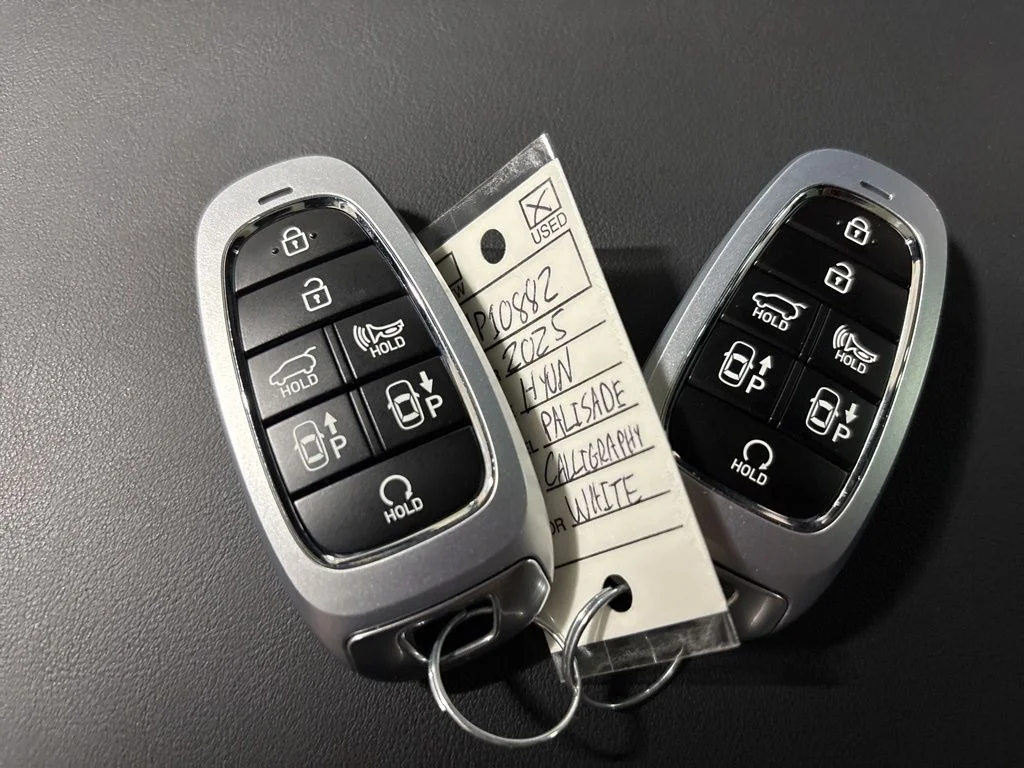 Used 2025 White Hyundai Calligraphy Night Edition image 40