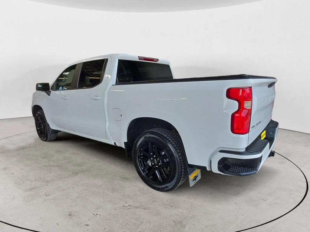 Used 2024 Summit White Chevrolet RST image 7