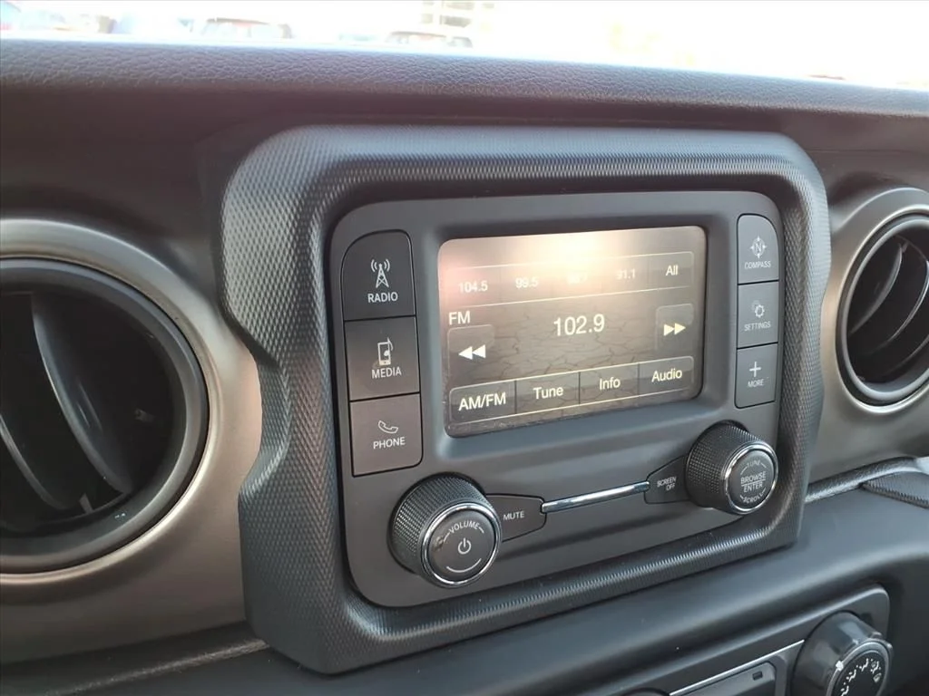 Used 2019 Green Jeep Unlimited Sport image 23