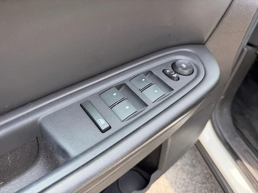Used 2011 White Chevrolet LT image 15