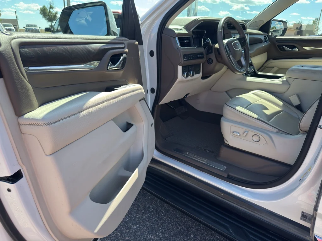 Used 2021 White Frost Tricoat GMC Denali image 10