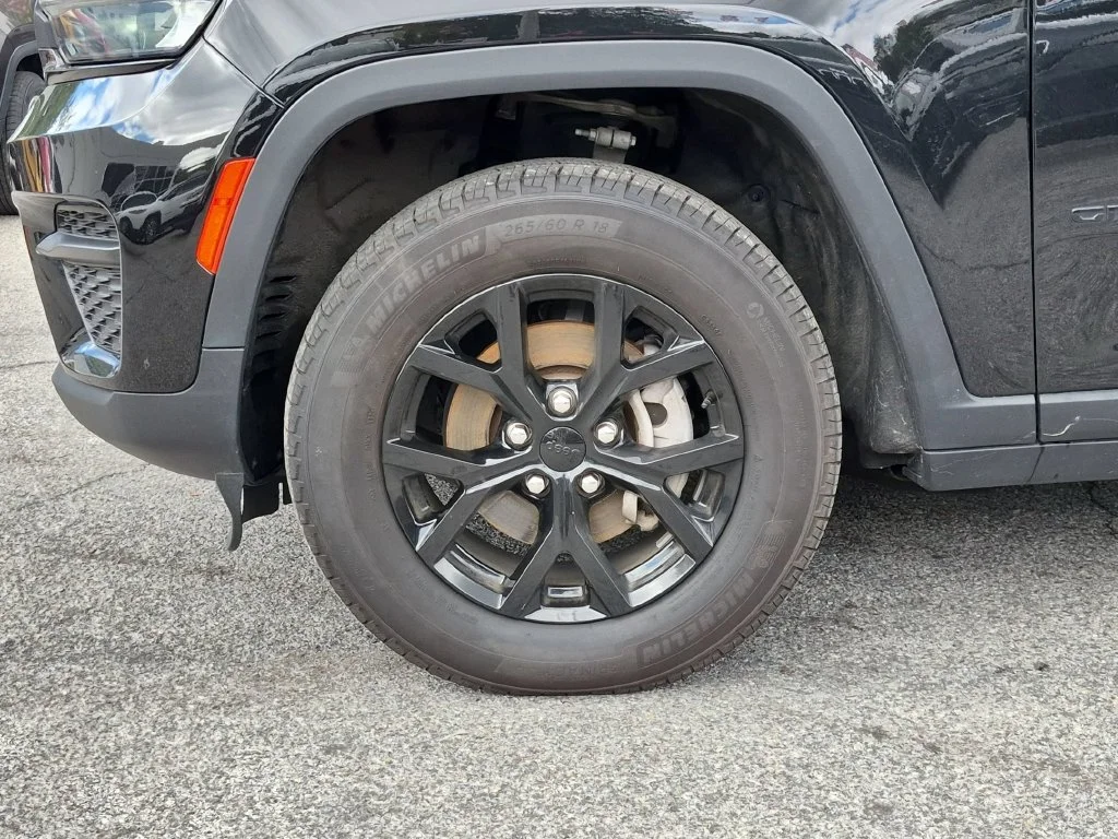 Used 2025 Black Jeep Altitude X image 27