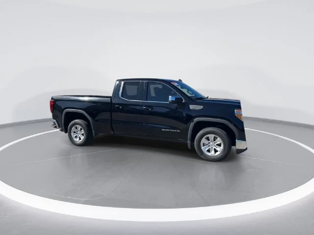 Used 2019 Black GMC SLE image 8