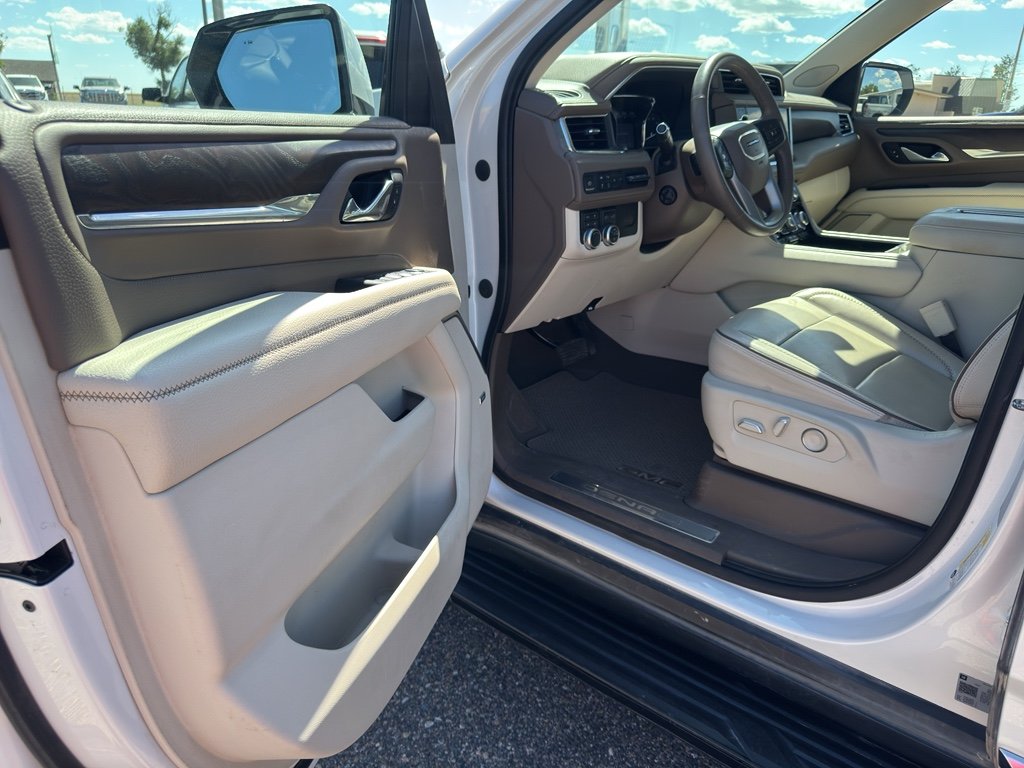 Used 2021 White Frost Tricoat GMC Denali image 10