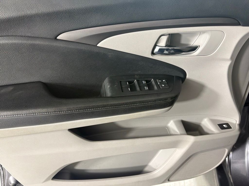 Used 2017 Silver Honda EX image 20