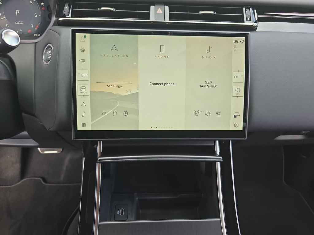 New 2026 Arroios Grey Land Rover Dynamic SE image 20