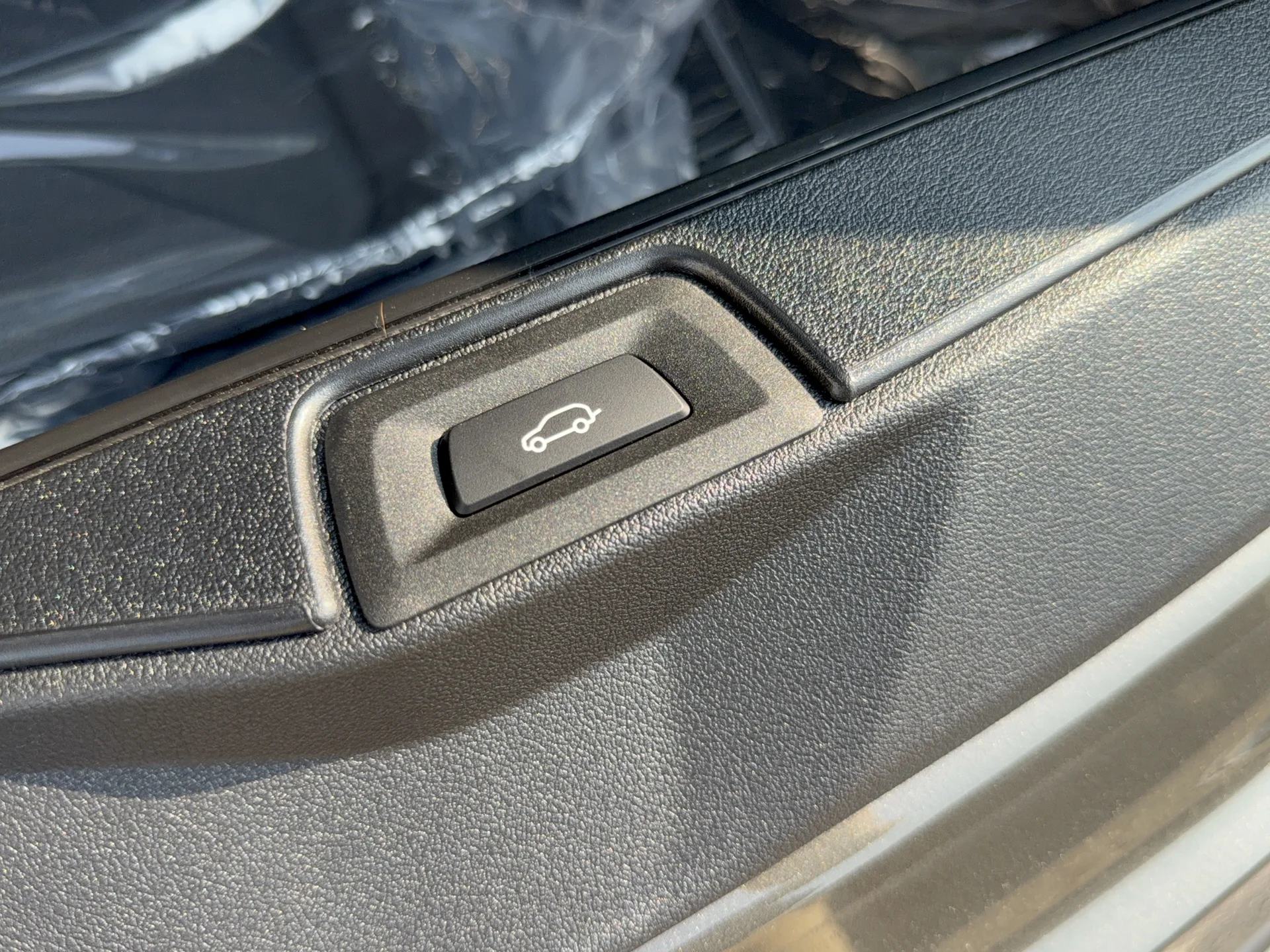 New 2026 Manhattan Green Metallic BMW xDrive40i image 6