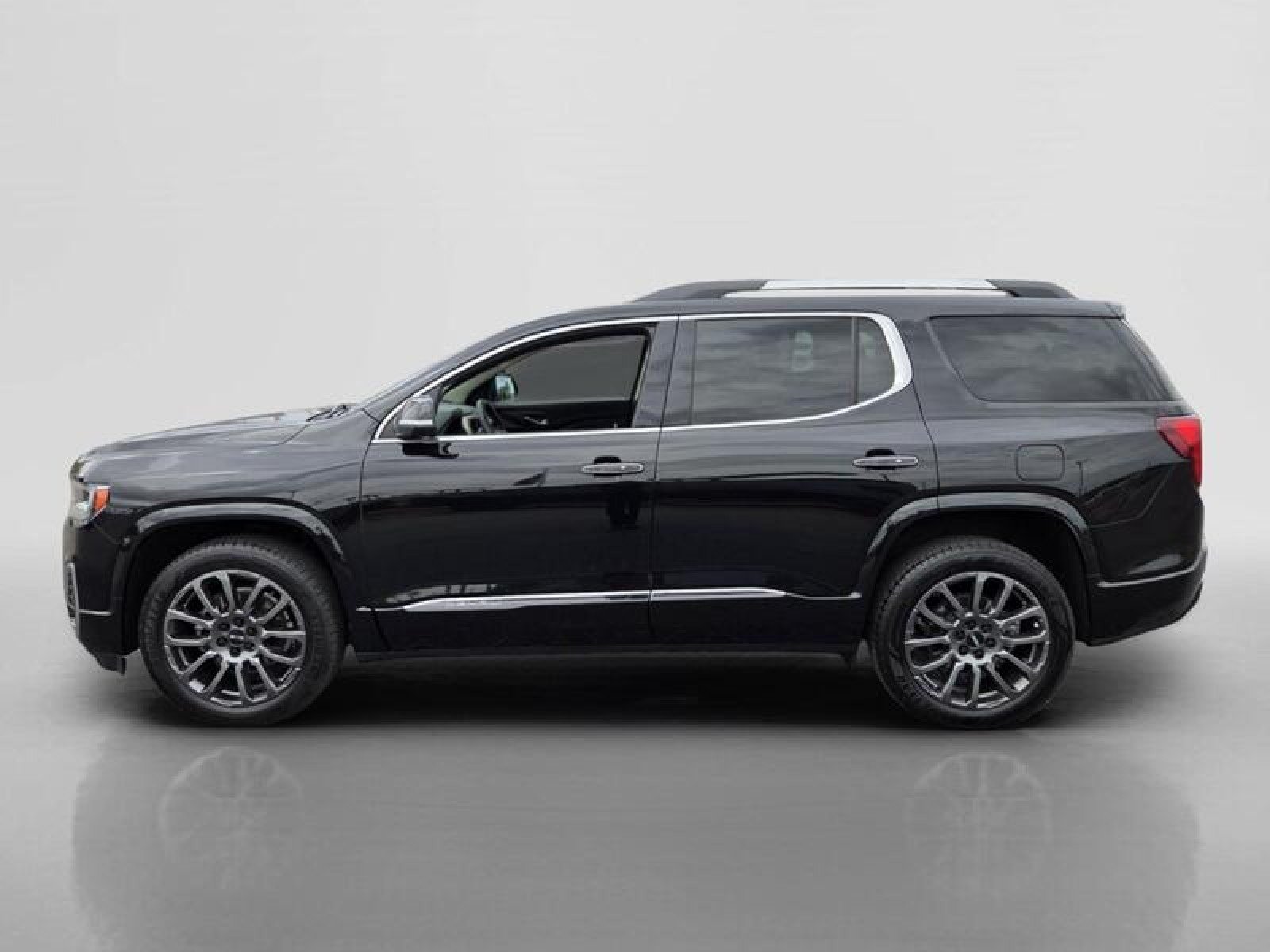 Used 2023 EBONY TWILIGHT MET GMC Denali image 2