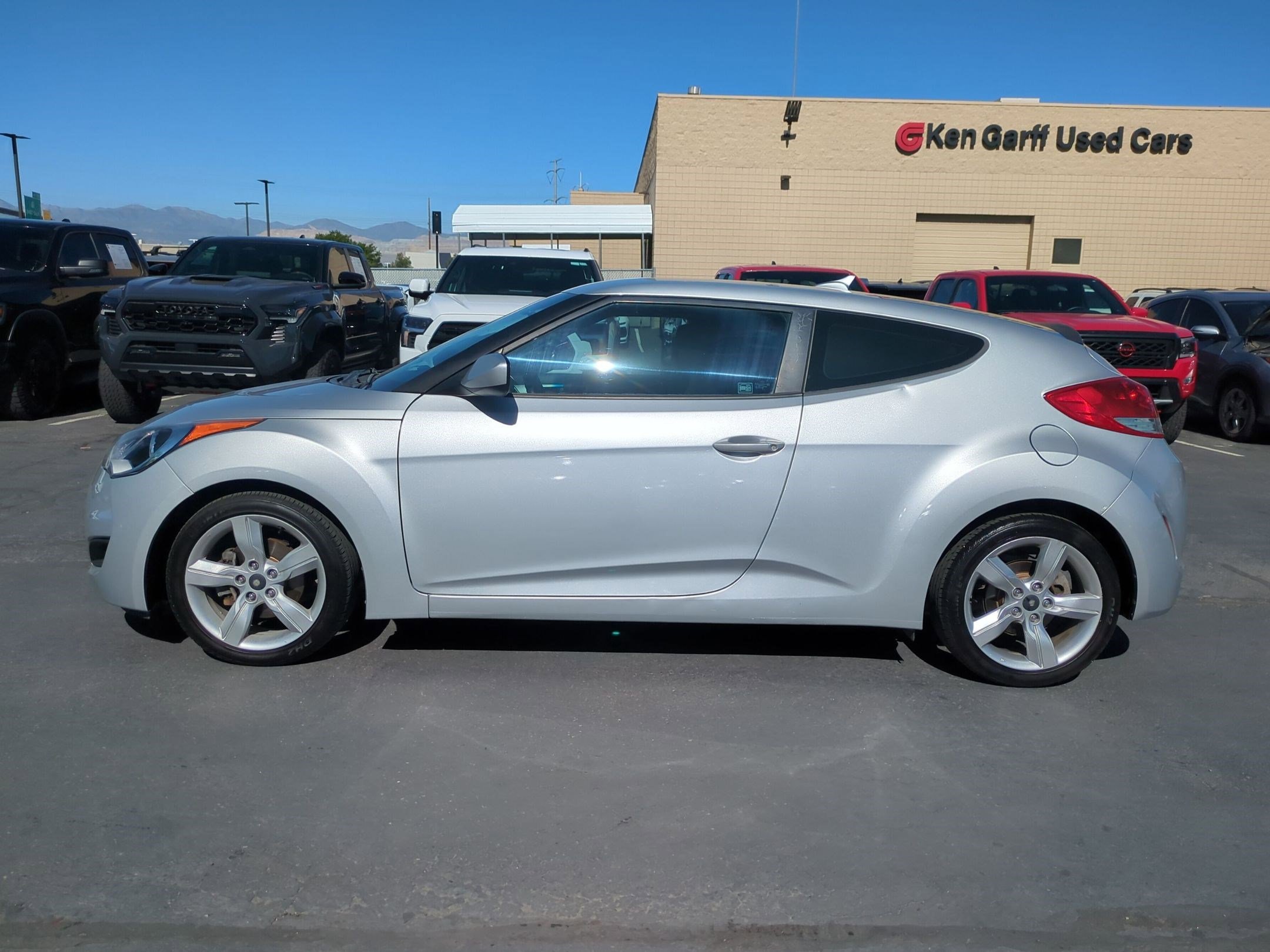 2014 Hyundai Veloster Base - Photo 8