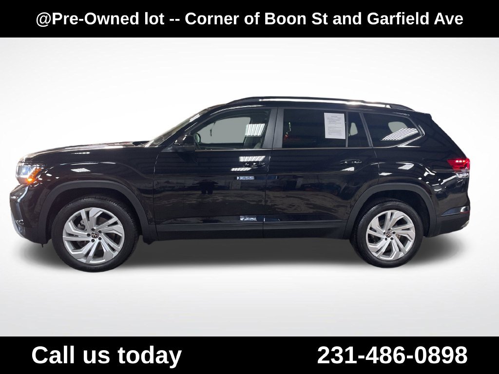 Used 2021 Black Volkswagen 3.6L V6 SE w/Technology image 2